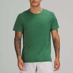 Lululemon Men’s Fast and Free Short Sleeve top in green. Size M.